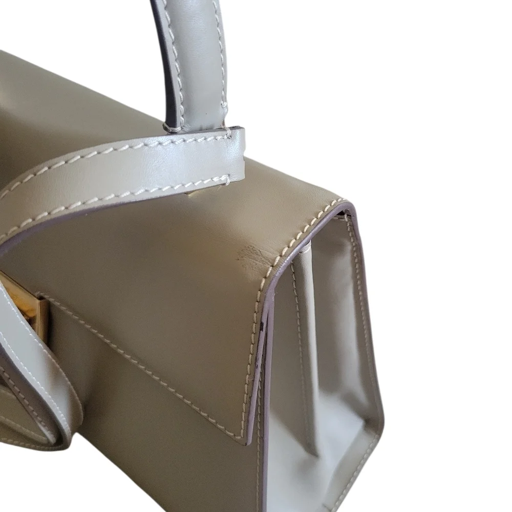 Salvatore Ferragamo Classic Top-Handle Women's Handbag Light Gray Gold Hardware - Picture 5 of 16